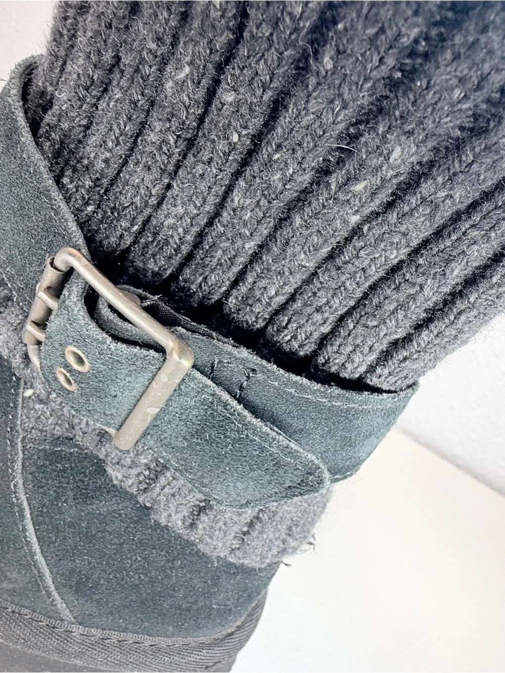 UGG Australia Cambridge Black Suede Knit Buckle Winter Boots Size 8 shearling